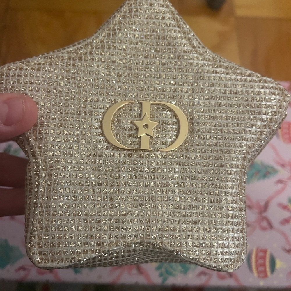 Limited Edition Dior Star shaped bag
Holiday edition - Picture 6 of 6